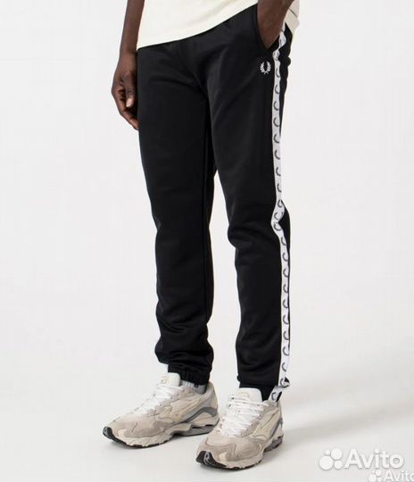 Штаны Fred Perry с лампасами