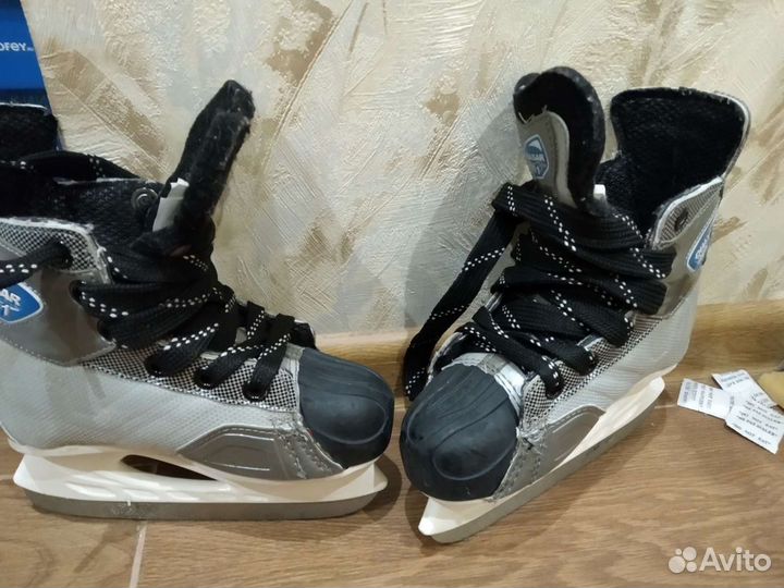 Коньки хоккейные