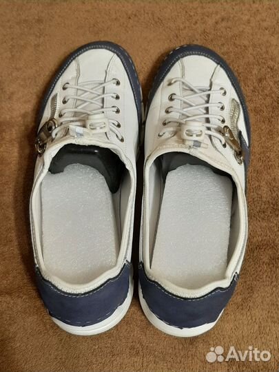 Кроссовки женские