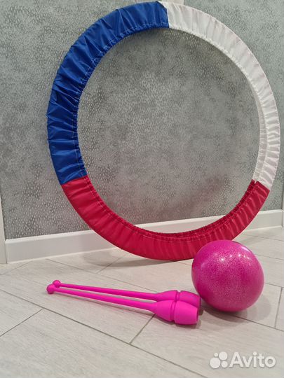 Обруч с чехлом, мяч и булавы