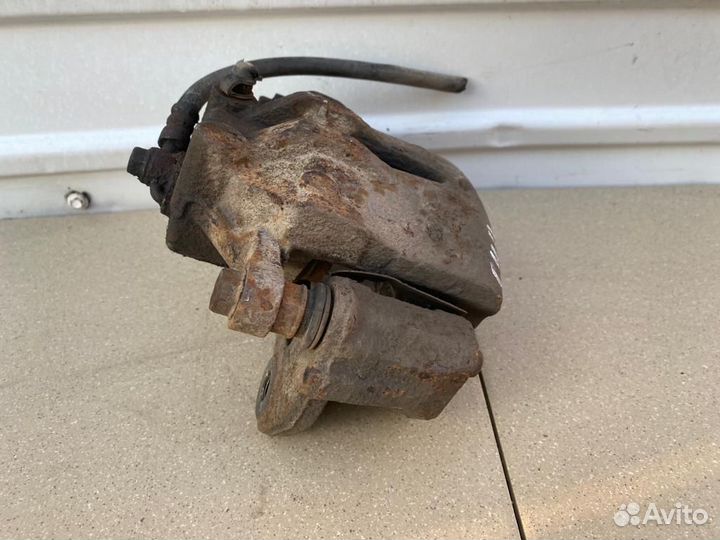 Тормозной суппорт передний правый Kia Ceed (ED)