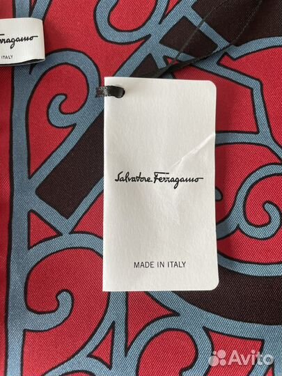 Новый Шелковый платок Италия Salvatore Ferragamo