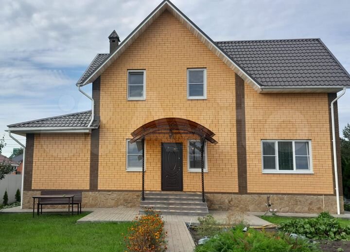 Дом 188 м² на участке 9,5 сот.