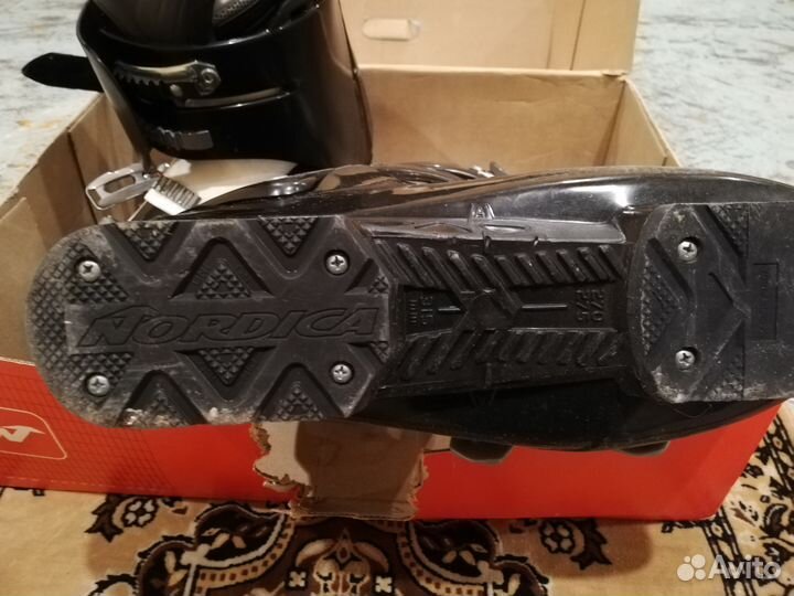 Продам горнолыжные ботинки и очки