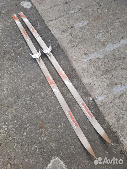 Беговые лыжи дерево-пластик