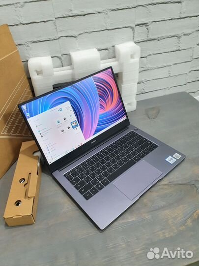 Ультрабук Huawei MateBook 8/256GB Core i3