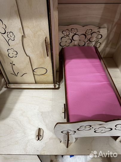 Кукольный домик с мебелью