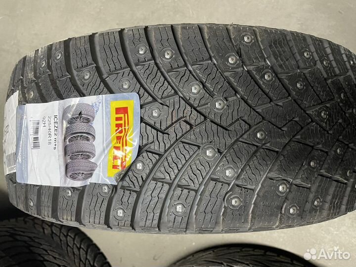 Pirelli Ice Zero 2 225/40 R18 92H