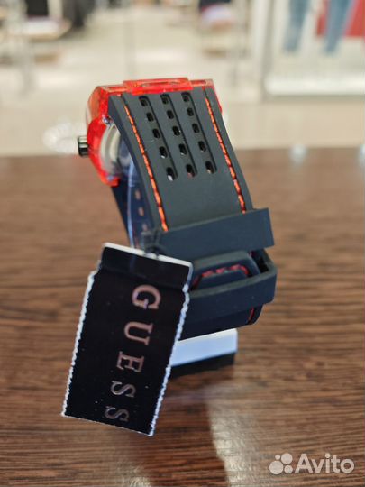 Мужские наручные часы guess