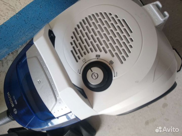 Пылесос Bosch безмешковый