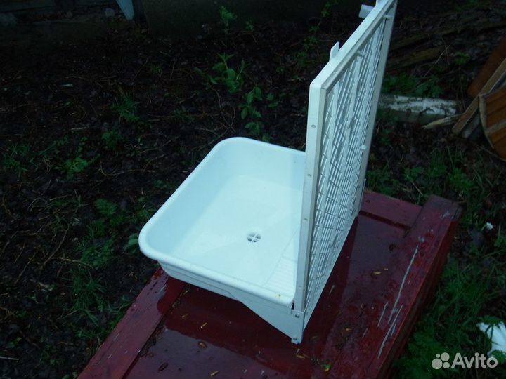 Стенка с раковиной для крепления рукомойника