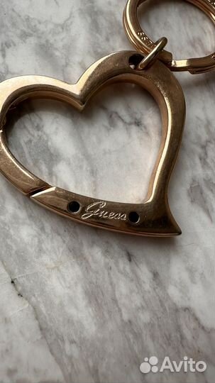 Брелок Guess для ключей
