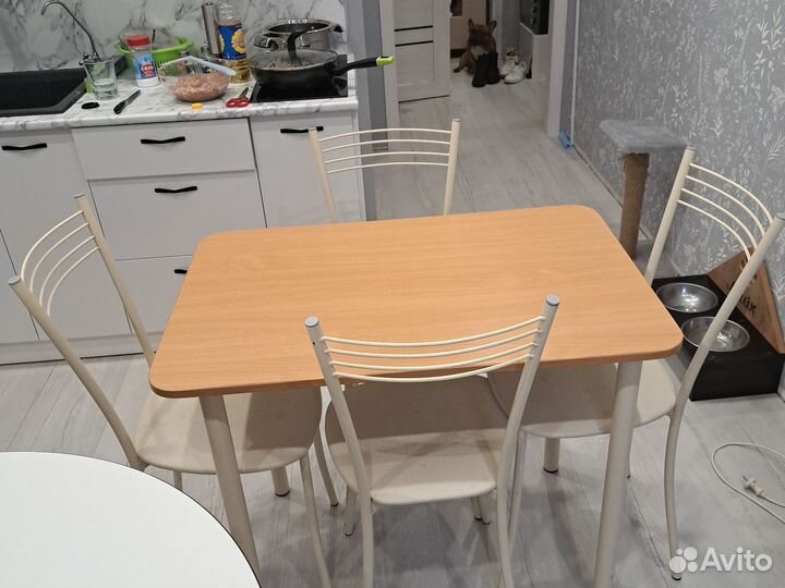 Стол и 4 стула