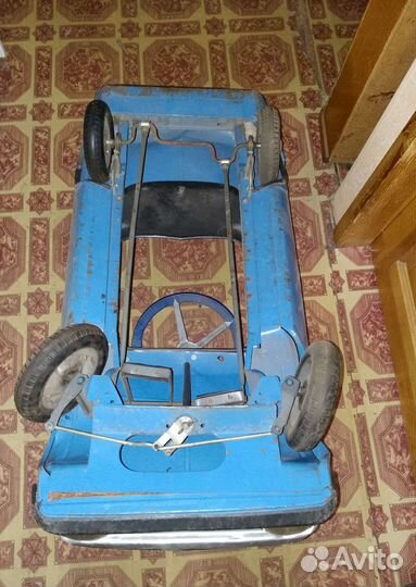 Детский педальный автомобиль Москвич