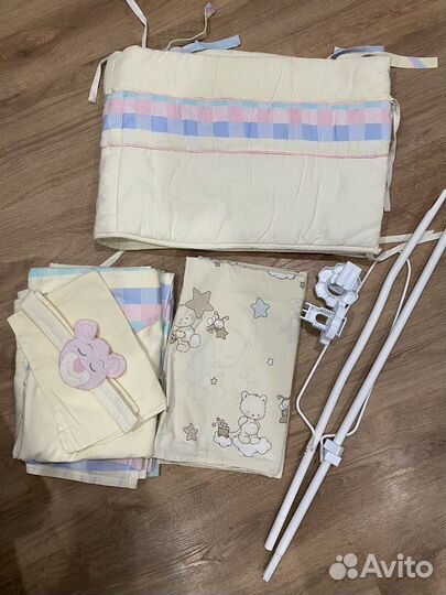 Бортики, балдахин, постельное, подушка для малышей