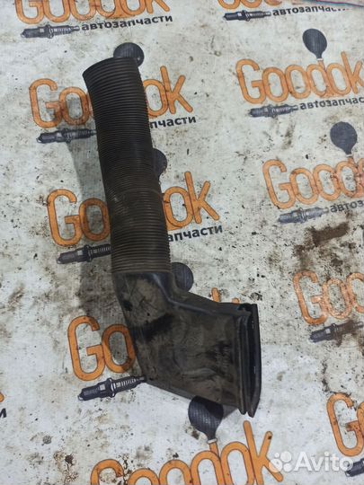 Патрубок Mercedes-Benz W124