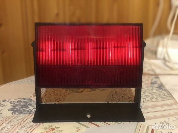 Красная лампа