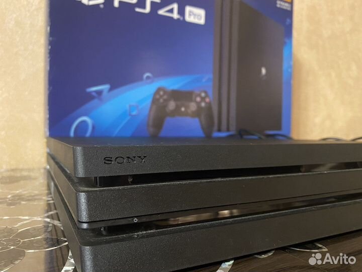 PS4 PRO 1tb + 2 геймпада + док станция + диск