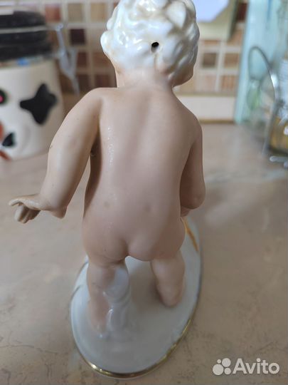 Статуэтка мальчик путти
