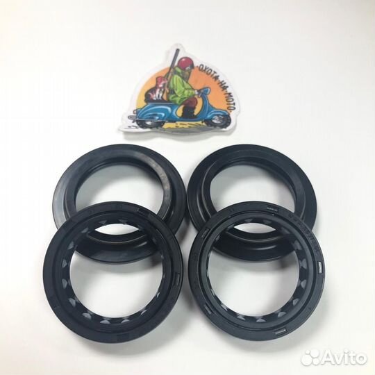 Сальники + пыльники переднего амортизатора