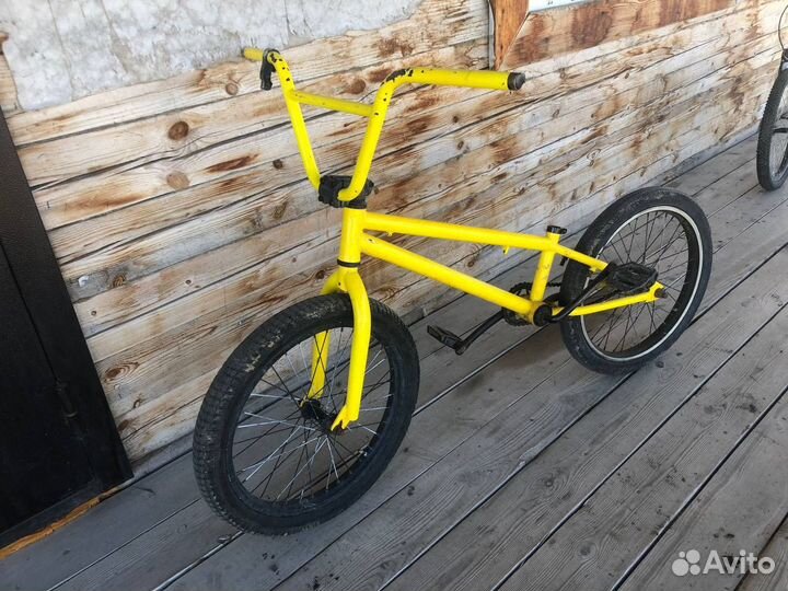 Желтый BMX