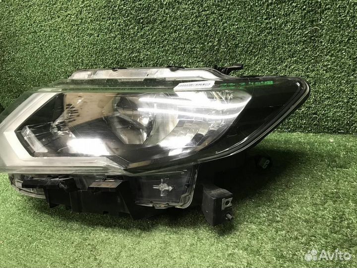 Фара левая Nissan X-Trail