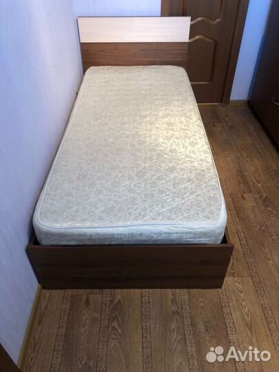 Кровать односпальная 90х200 с матрасом