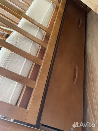 Кроватка с маятником