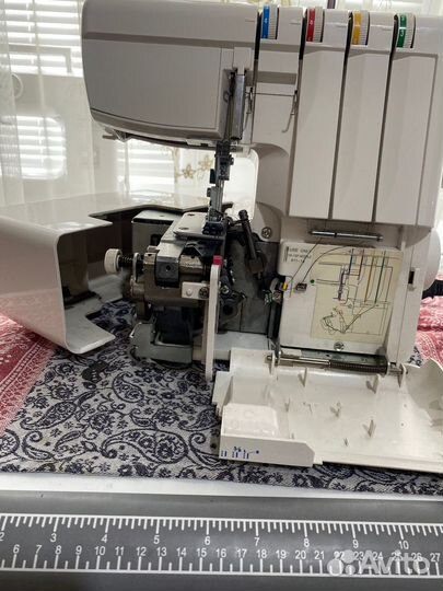 Швейная машинка оверлок