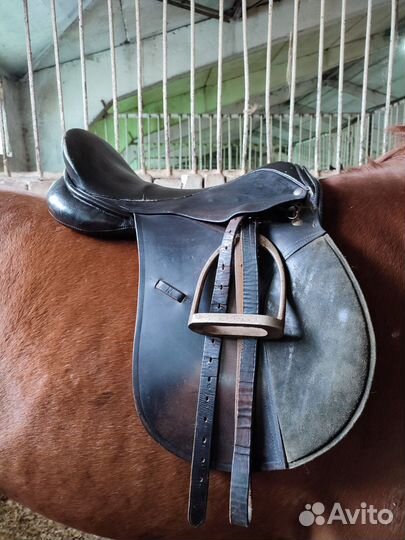 Седло для лошади универсальное Loesdau