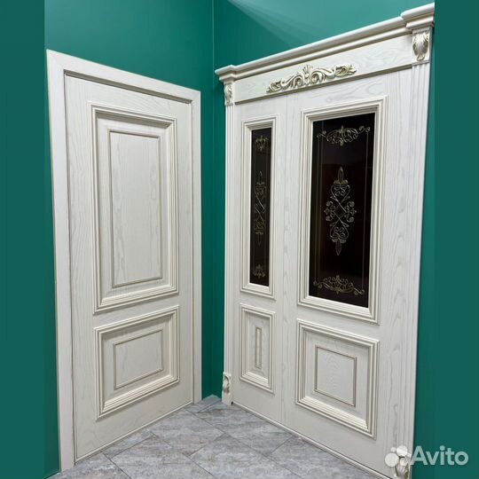 Двери с золотыми элементами «Идеал»