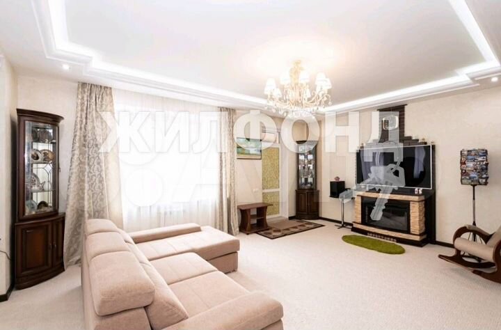 Дом 383 м² на участке 8 сот.