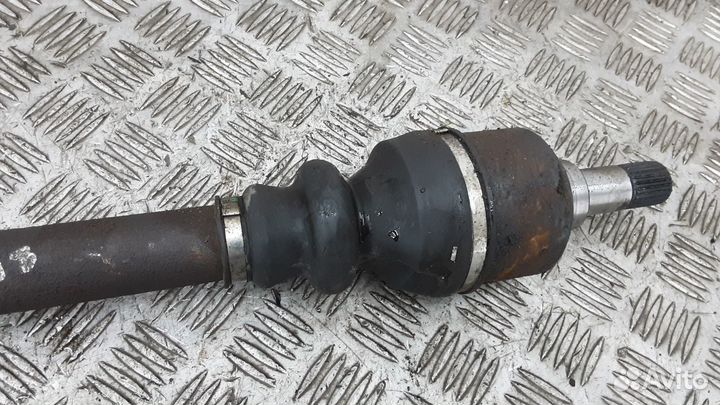 Полуось передняя левая (приводной вал, шрус)