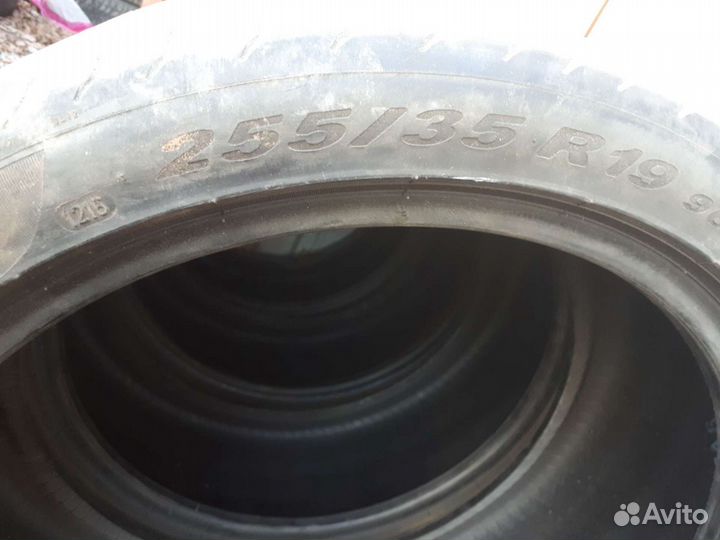 Pirelli P Zero 255/35 R19 98H