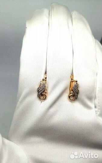 Золотые серьги с камнем