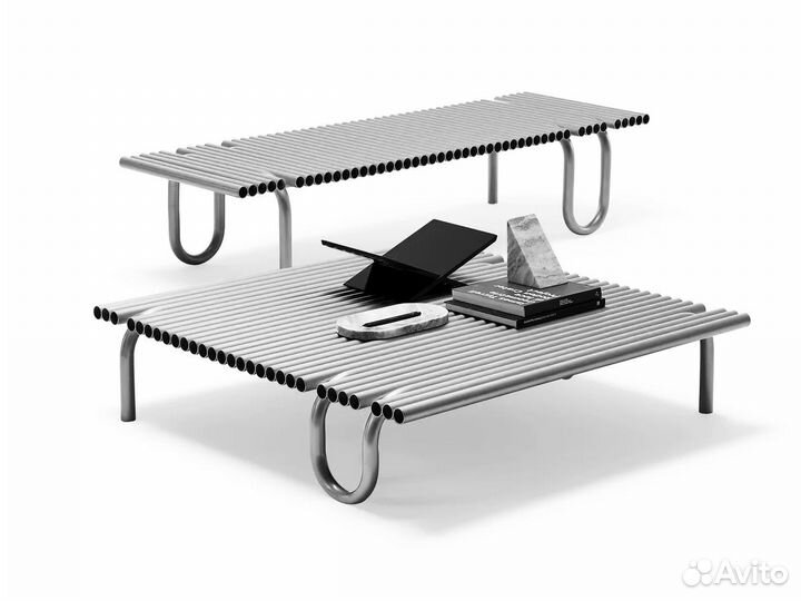 Дизайнерский стол из металла