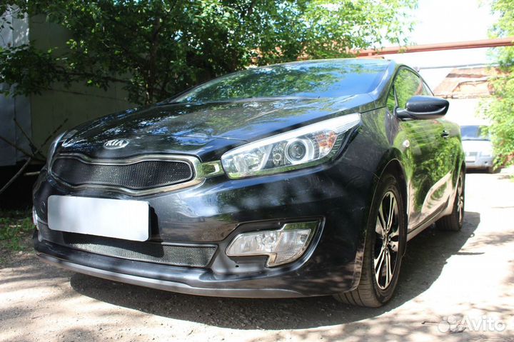 Защитная сетка радиатора низ черная Kia Pro Ceed