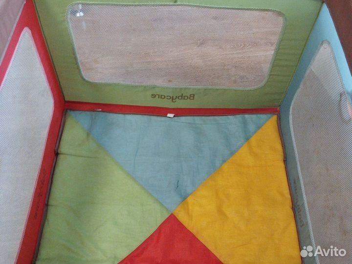 Детская кроватка с маятником