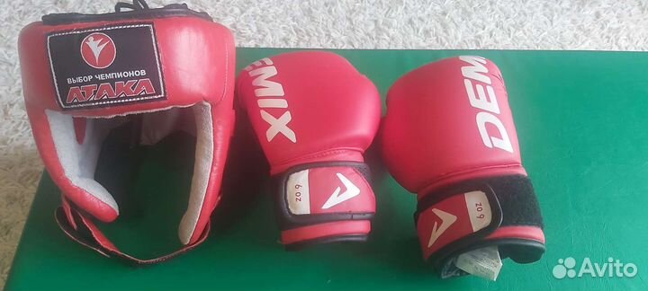 Перчатки и шлем для бокса