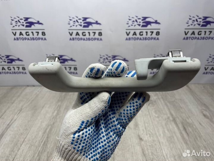 Ручка внутренняя потолочная задняя правая Skoda