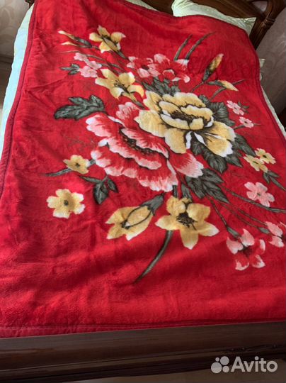 Пледы и покрывало