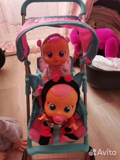 Коляска кукольная с пупсами