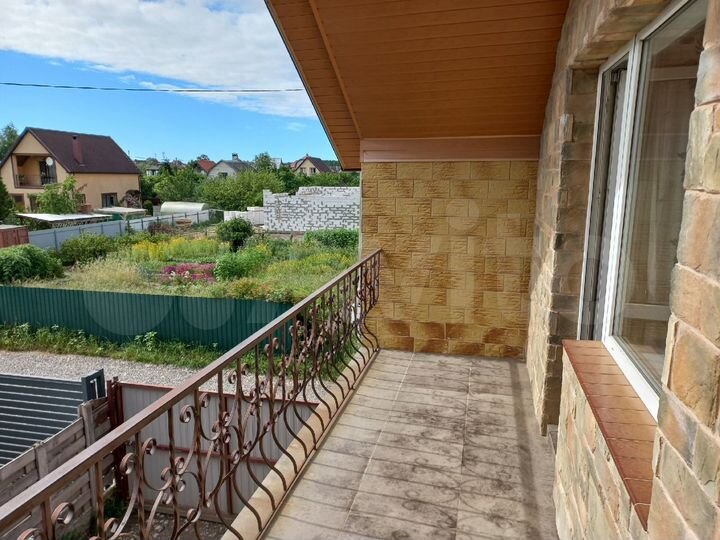 Дом 200 м² на участке 8 сот.