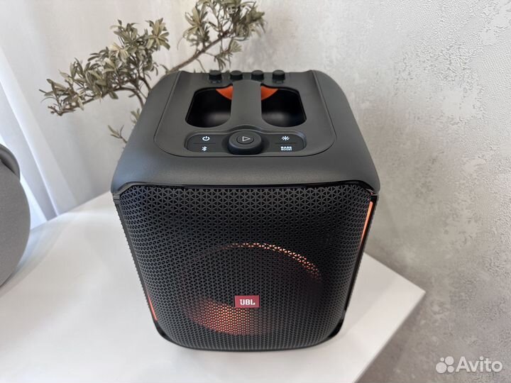 Jbl PartyBox Encore с микрофоном