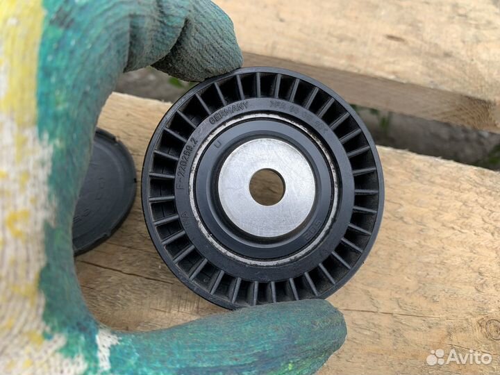 Ролик ремня генератора BMW E32 E34 E36 INA 70 мм