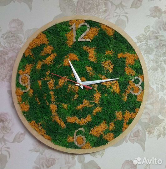 Часы настенные со стабилизированным мхом