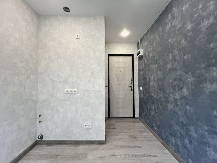 Доля в 3-к. квартире, 10 м², 1/9 эт.