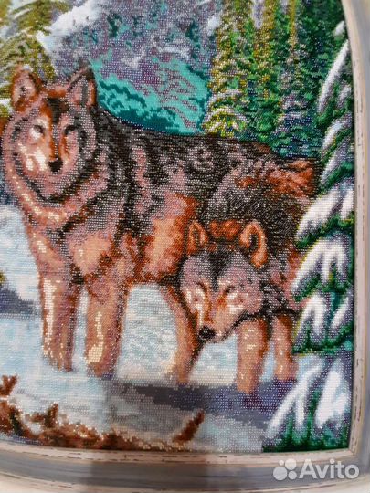 Картина вышита бисером