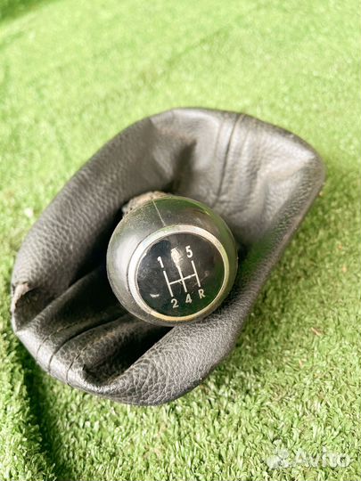 Кожух ручки кпп VW Passat B5