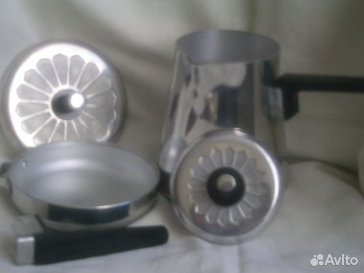 Селедочницы и кофейник и омлетница силиконовая